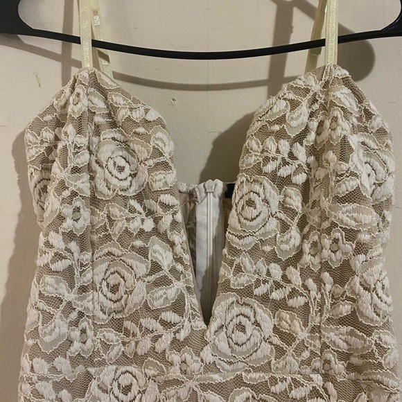 White Rose Lace deep v cut dress - Picture 3 of 6